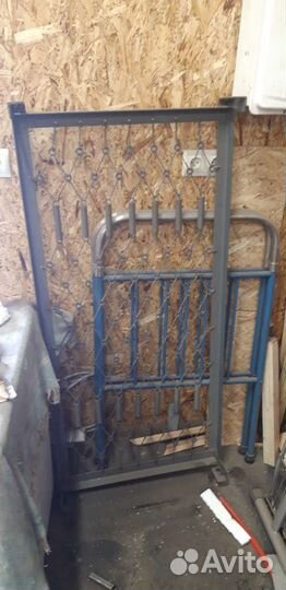 Детская кровать СССР и стойка для глажк белья