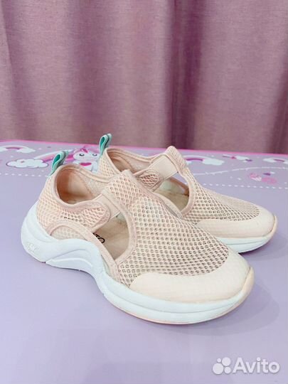 Кроссовки для девочки (размер 28)