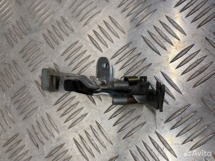 Б/У Ручка открывания крышки багажника Toyota Vitz