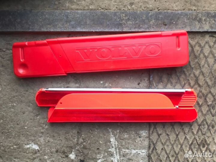 Знак аварийной остановки Volvo разные