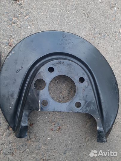 Пыльник тормозного диска VW Colf4 Bora 1J0615611D