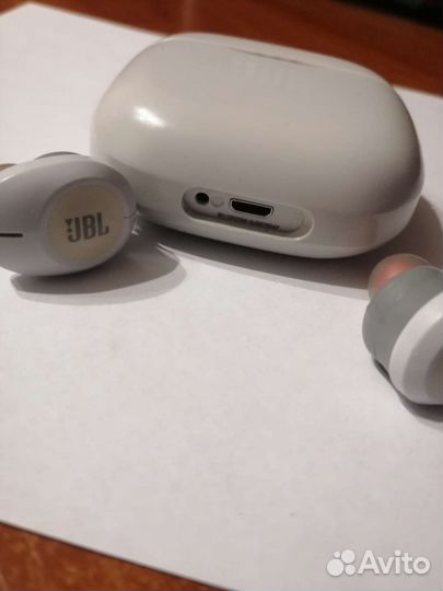 Беспроводные наушники jbl