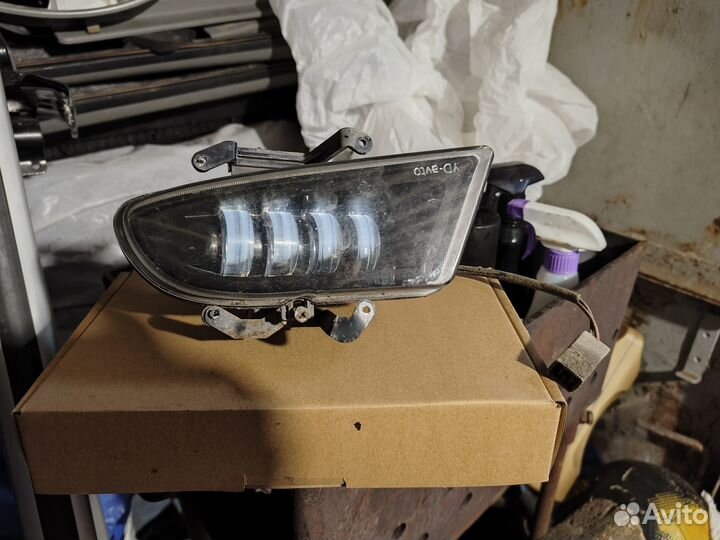 Противотуманная фара левая 1 шт