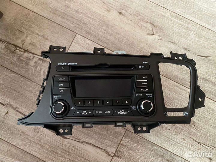 Продаю штатную магнитолу с рамкой Киа Оптима 2012г