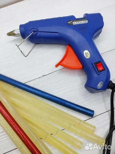 Клеевой пистолет + стержни диаметр 11 мм комплект
