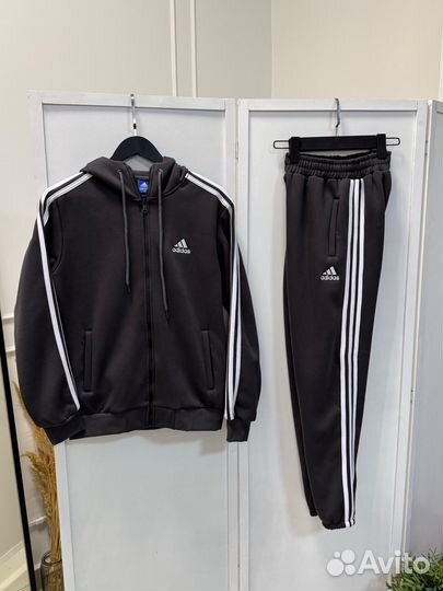 Костюм Adidas спортивный