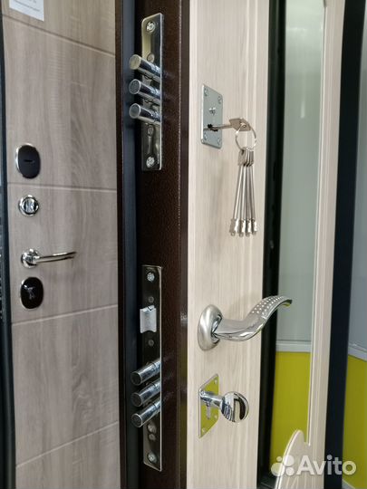 Дверь входная металлическая новая