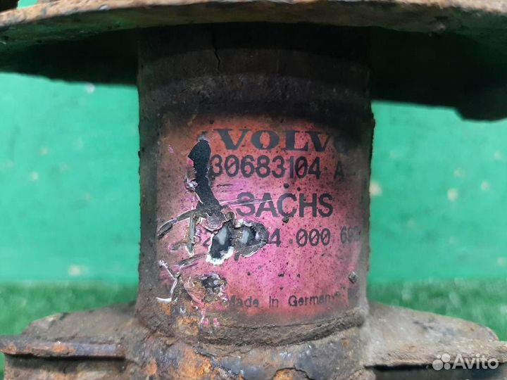 Стойка амортизатора передняя правая Volvo XC90 20