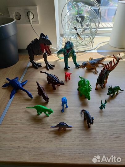 Динозавры игрушки