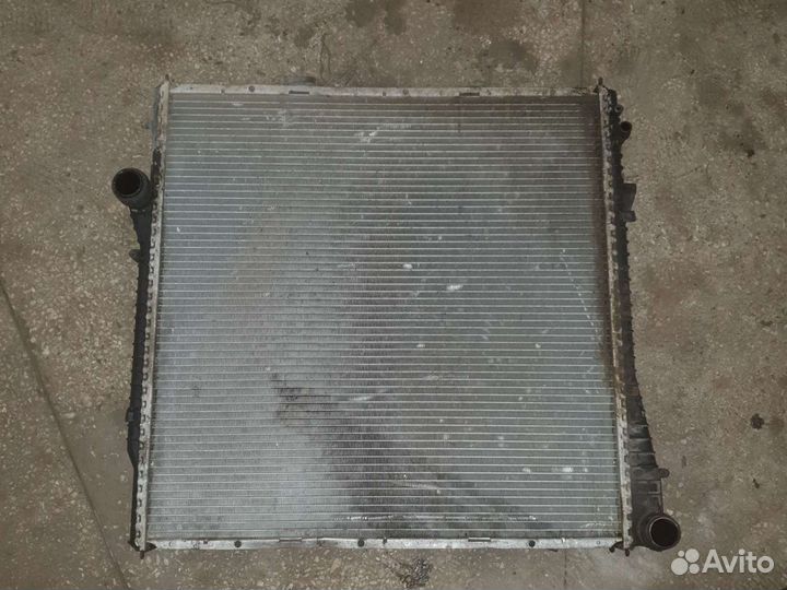 Радиатор охлаждения бмв Е53 4.4 АКПП
