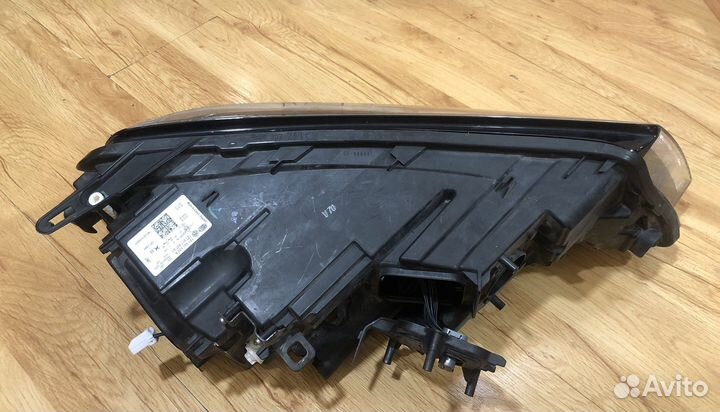 Фара левая Volkswagen VW Touareg 2 ксенон