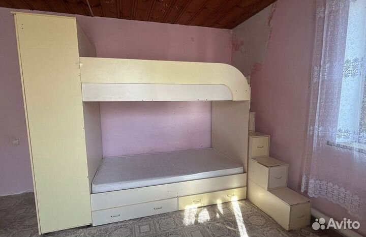 Двухъярусная кровать б/у с шкафом