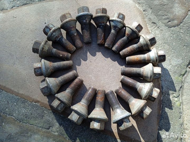 Колёсные болты Рено трафик