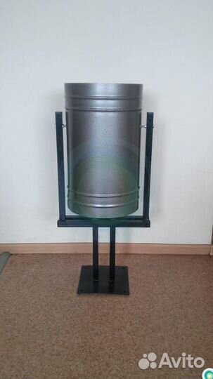 Урна на ножках