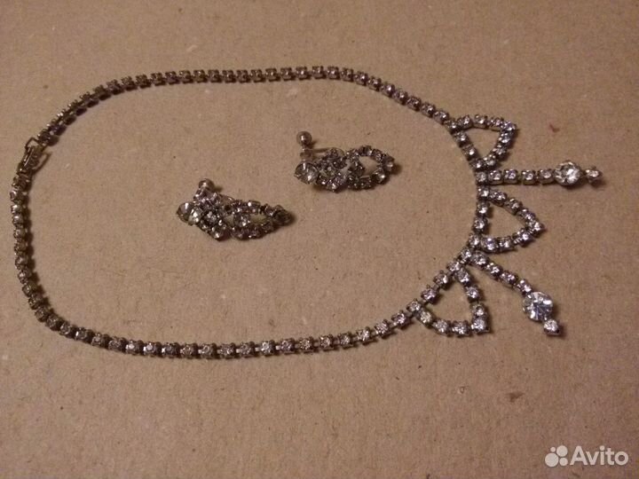 Лот украшений с кристаллами