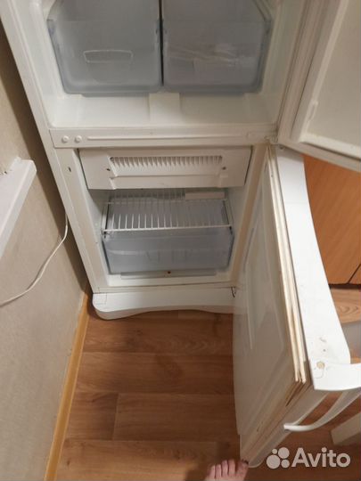 Холодильник indesit на запчасти