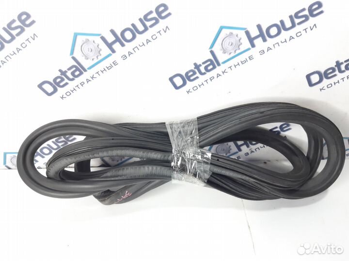 Уплотнитель двери задний Audi A4 B8 1.8T CDH 2009