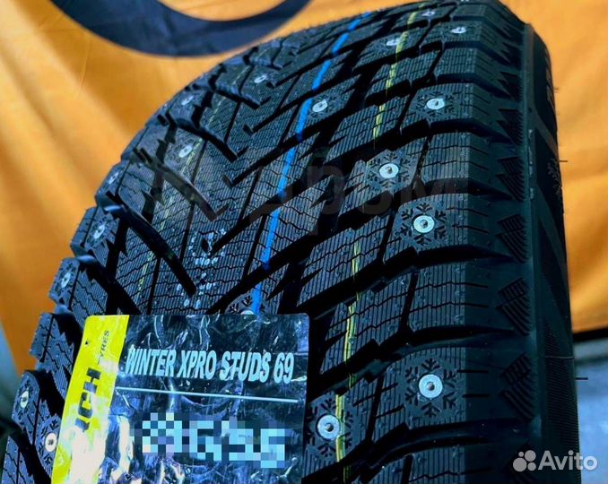 Roadmarch Winter XPro Studs 69 245/40 R20 и 275/35 R20 102T