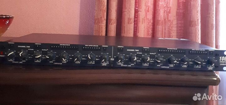 Усилитель DBX 1066 2-канальный компрессор