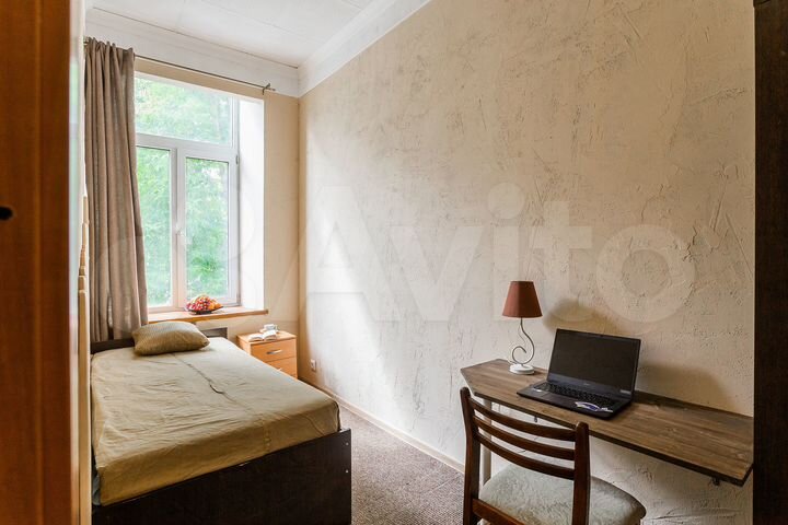 Комната 15 м² в > 9-к., 2/4 эт.