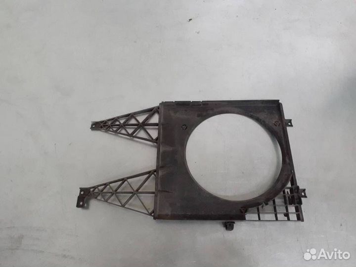 Диффузор вентилятора Volkswagen Golf 4 2000