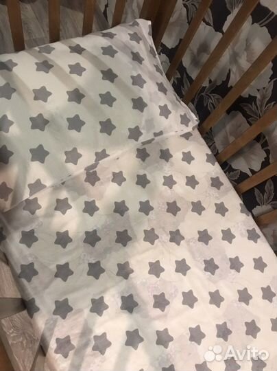 Детская кроватка с маятником