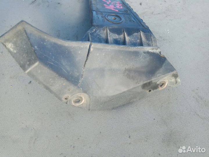 Кронштейн бампера левый Ауди Audi A6 C5