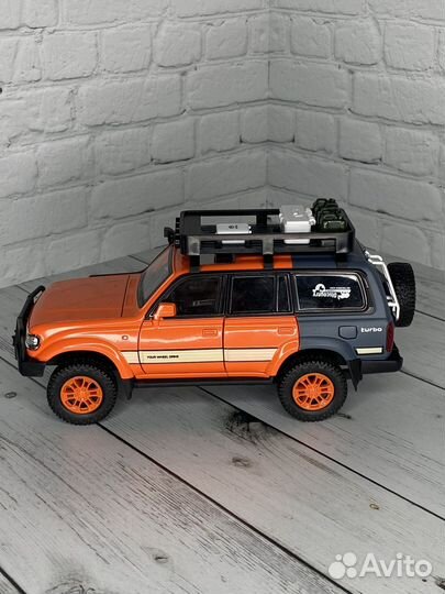 Toyota land cruiser 80 1/24