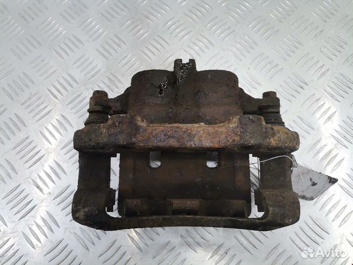 Суппорт передний правый Nissan X-Trail T30 рест