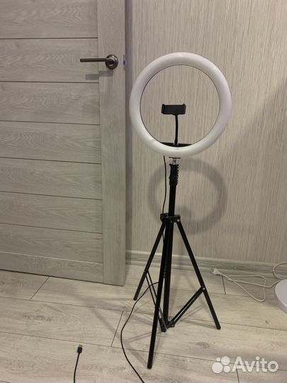Кольцевая лампа со штативом диаметр 30см