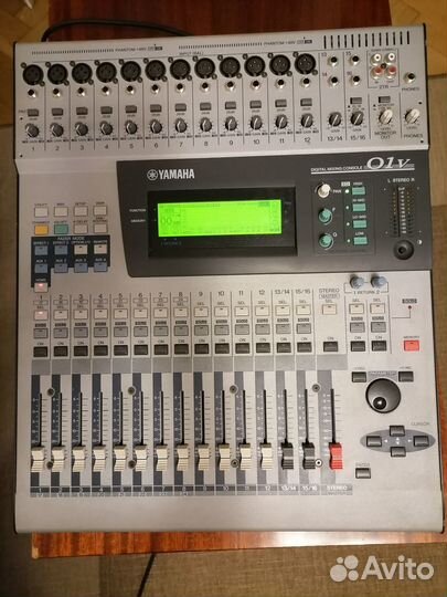 Микшерный пульт Yamaha 01v