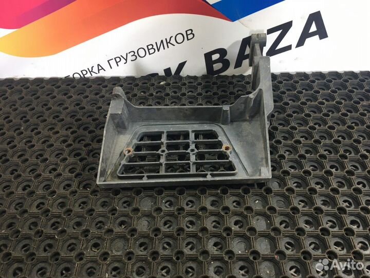 Кронштейн подножки левый Daf XF95