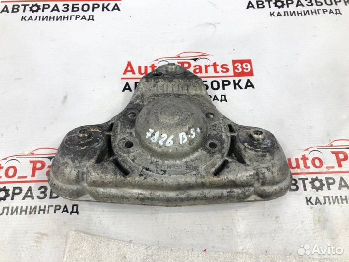 Кронштейн стойки Volkswagen Passat B5+ 3B 1.9 TDI