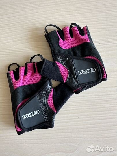 Спортивные перчатки женские
