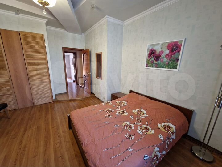 3-к. квартира, 110 м², 3/3 эт.