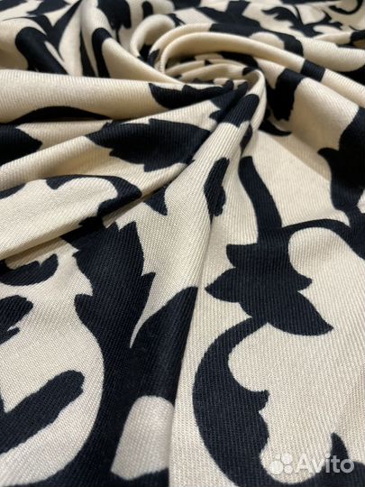 Шерстяной теплый платок Givenchy бежевый