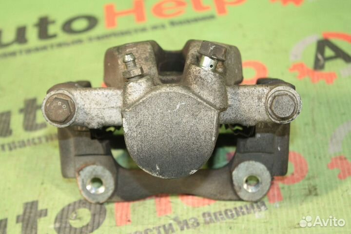 Суппорт toyota avensis AZT250 задний левый