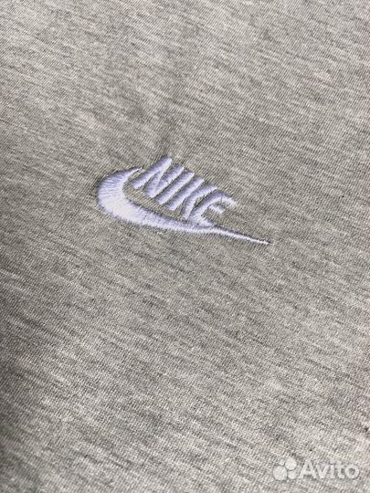 Футболка Nike в сером цвете