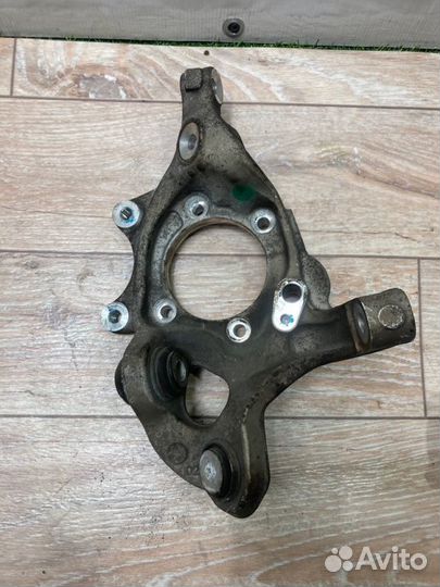 Задний кулак левый Mercedes E W212 3.5 M272 2010