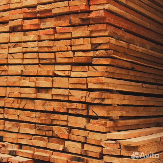 Сосновые доски, натуральная красота и надежность