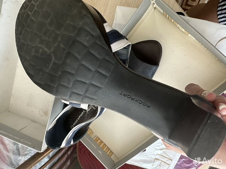 Босоножки женские