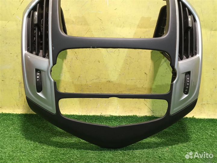 Рамка магнитолы Chevrolet Cruze 2012