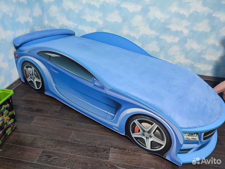 Продам детскую кровать машинка