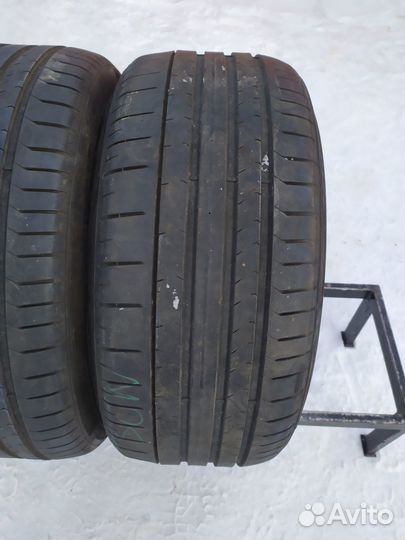 Pirelli P Zero PZ4 245/35 R19 93Y