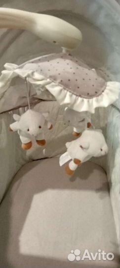 Детская кроватка с маятником