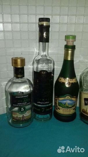 Бутылки от коньяка и виски. Коробки