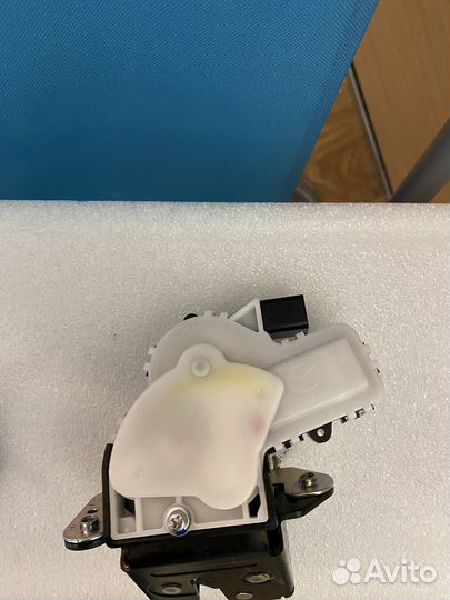 Замок багажника