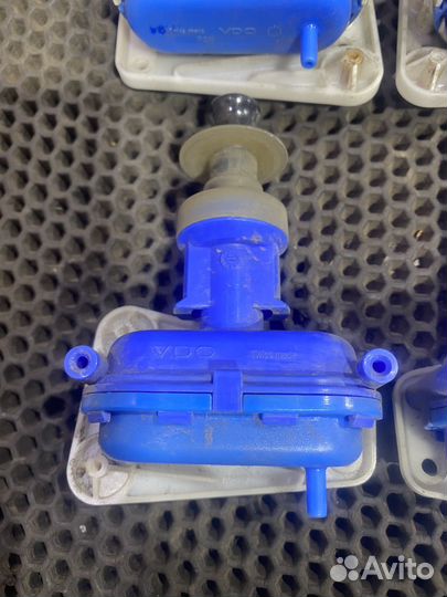 Актуатор замка двери Ауди 80 B4 Audi