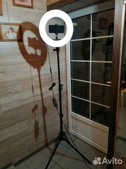 Диодная кольцевая лампа