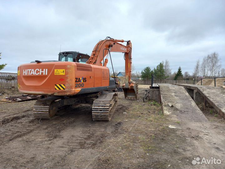Гусеничный экскаватор Hitachi ZX200-5G, 2020